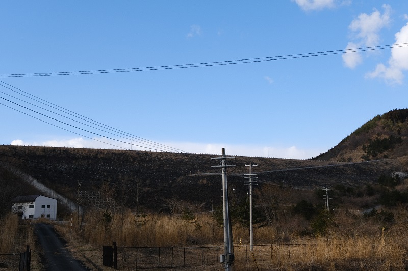 荒砥沢ダムを下から見る